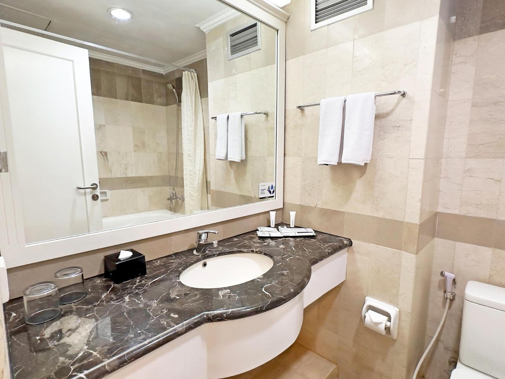 Vue Palace, Artotel Curated Bandung Exterior foto